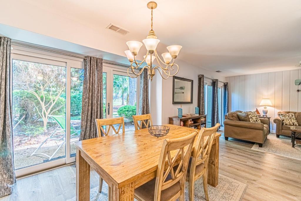 ヒルトンヘッドアイランド Pet Friendly! 503 Plantation Club Walk To Pool Sleeps 6 Sea Pinesヴィラ エクステリア 写真